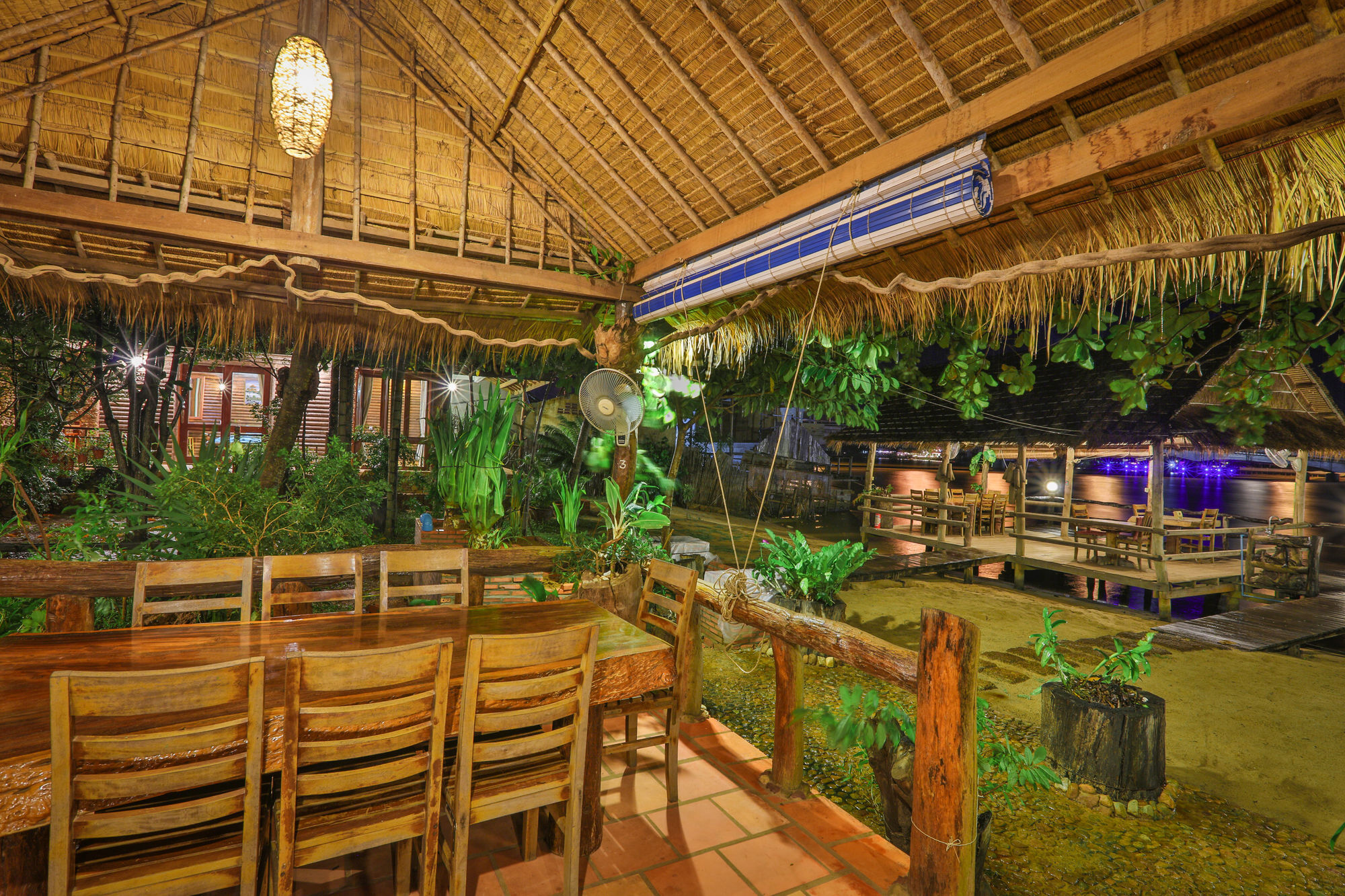 Natural Bungalows Restaurant And Bar Kampot Exterior foto